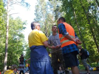 Rozmowa dwóch służb: medycznych reprezentowane przez doktor Marię i Jacka oraz porządkowych w postaci Janka